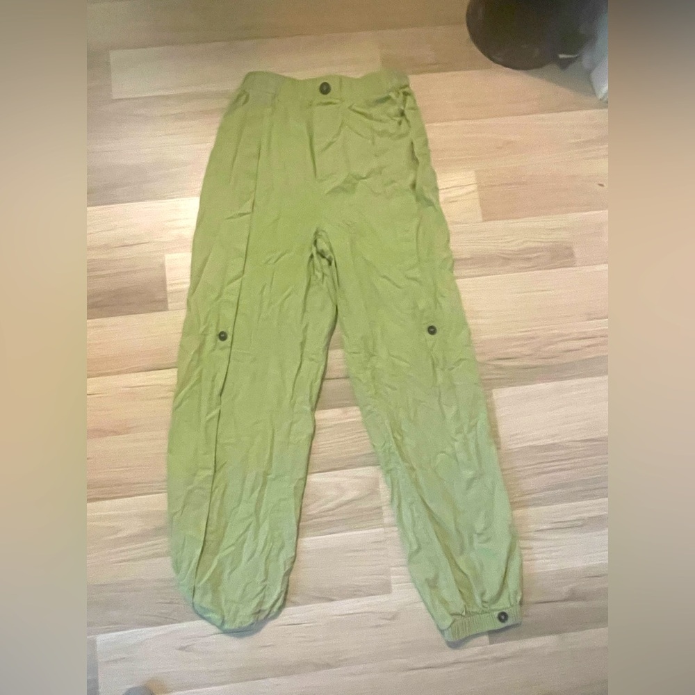 green straight leg cropped pants that hug the ankle